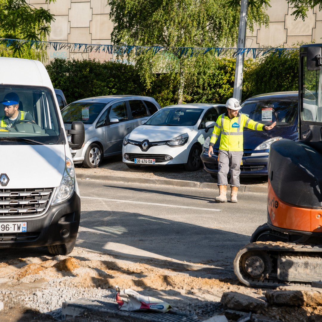Homme trafic — Agent IDEO régulant la circulation